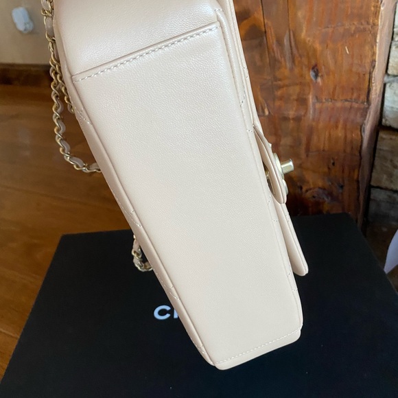 🦄 RARE Auth. Chanel 20P Med. center cutout flap - Picture 8 of 17